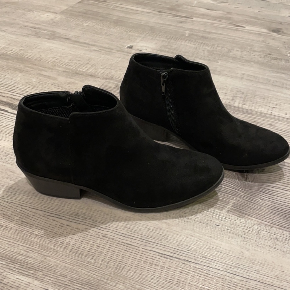 Black classic short zip up boots